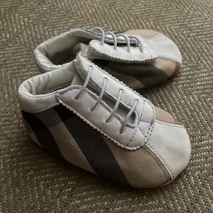 Used Baby Burberry shoes size 19
